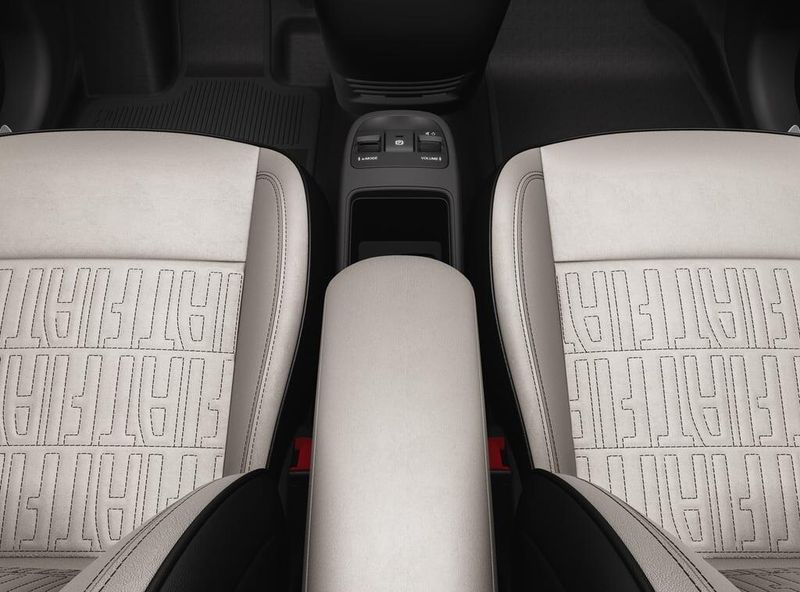 New 2025 Fiat 500e IconaImage 4