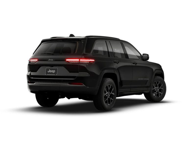 New 2026 Jeep Grand Cherokee Laredo Altitude 4x2