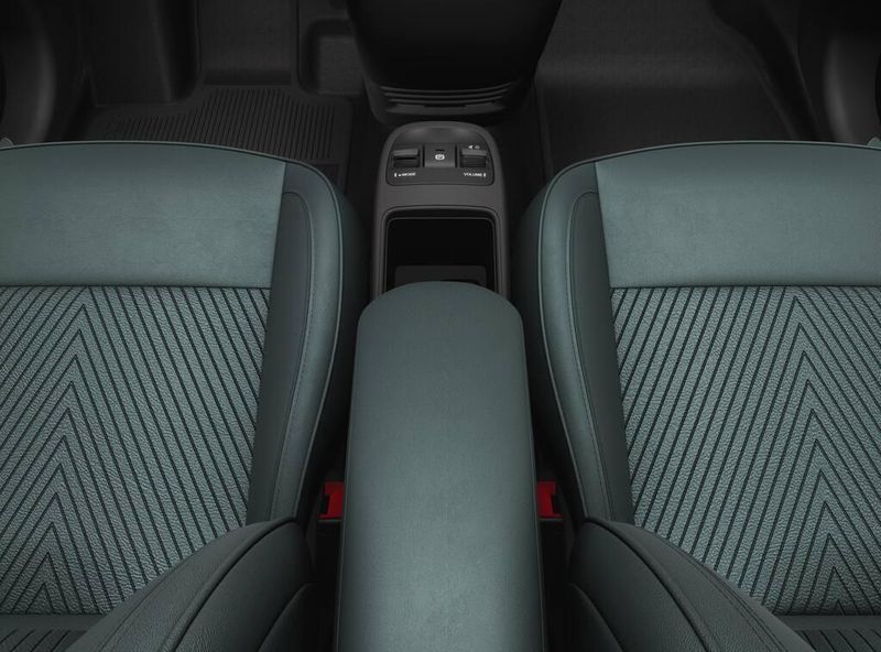 2025 Fiat 500e Giorgio Armani Limited EditionImage 4