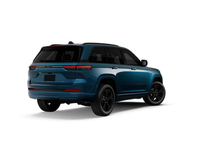 New 2027 Jeep Grand Cherokee Limited Reserve 4x4Image 2
