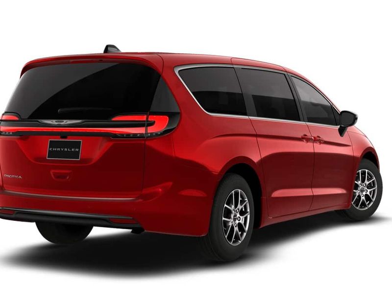 2026 Chrysler Pacifica photo 2