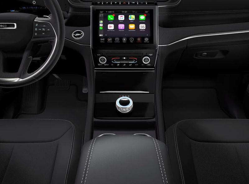 New 2027 Jeep Grand Cherokee Laredo 4x2Image 5