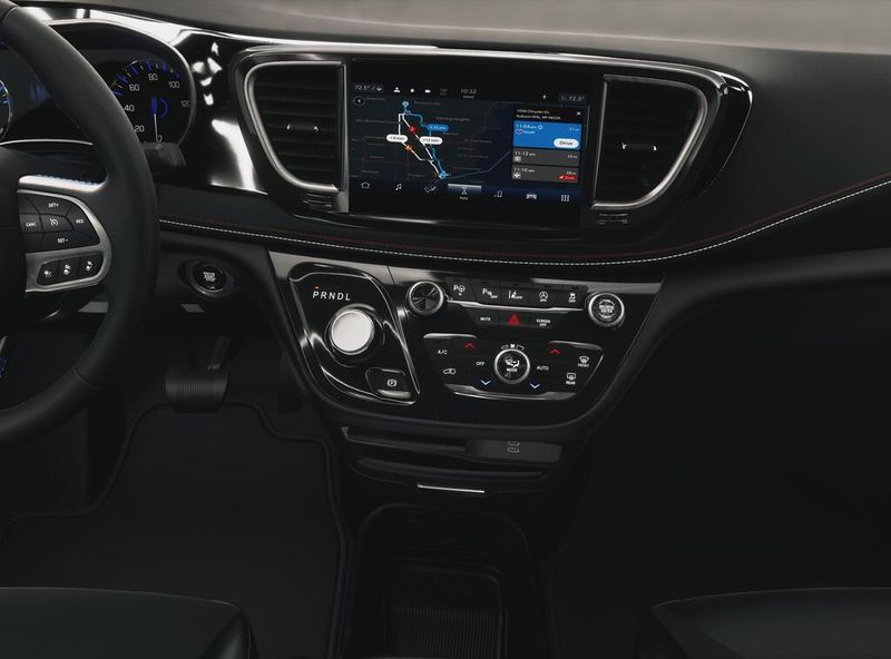 New 2027 Chrysler Pacifica SelectImage 5