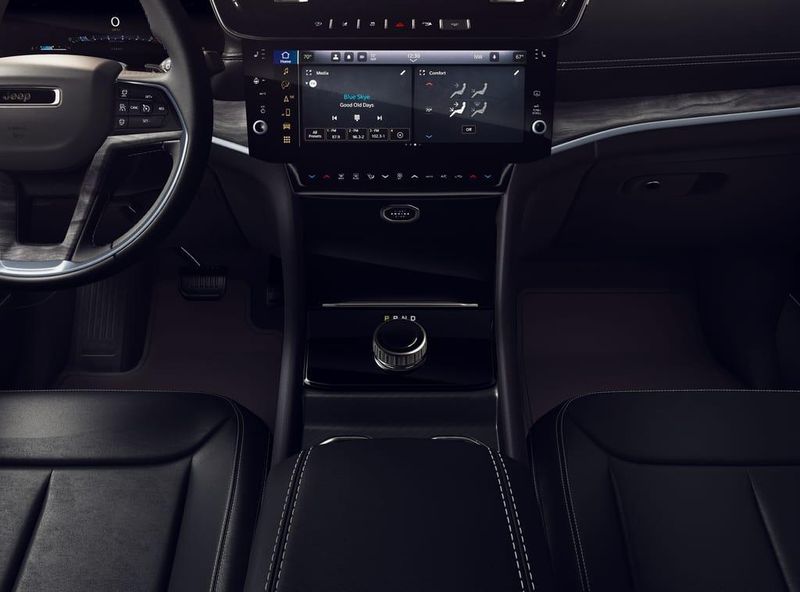 New 2026 Jeep Grand Cherokee Limited 4x2Image 5