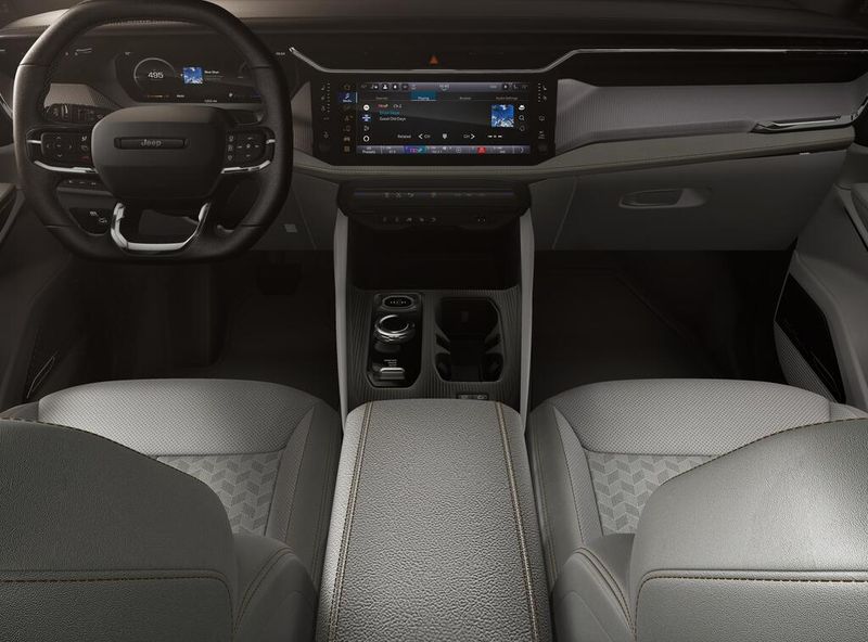 New 2026 Jeep Cherokee Overland 4x4Image 5