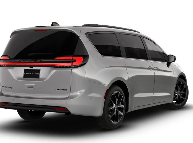 2026 Chrysler Pacifica Limited photo 2
