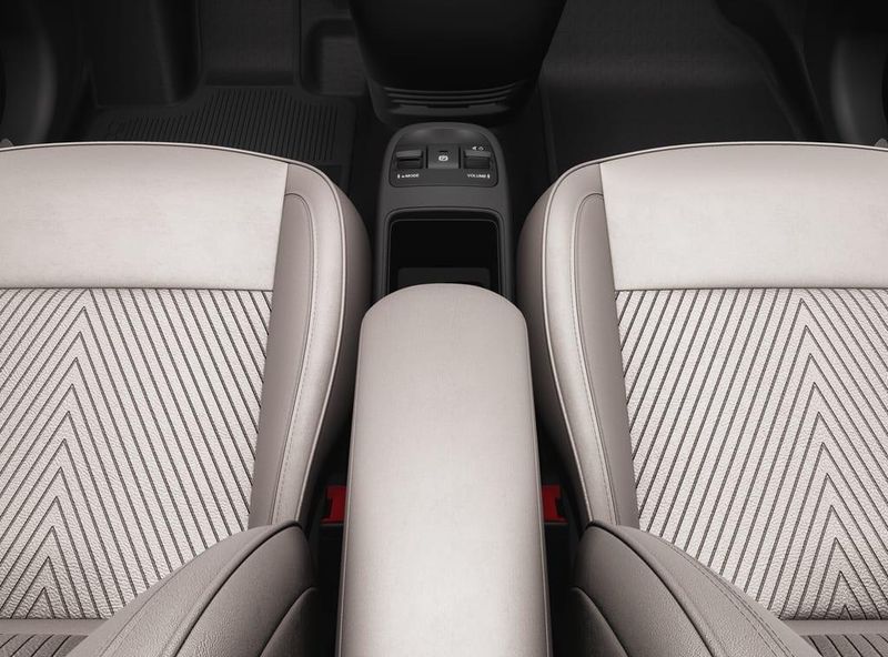2025 Fiat 500e Giorgio Armani Limited EditionImage 4