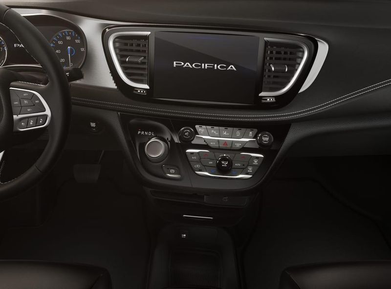 2026 Chrysler Pacifica photo 4