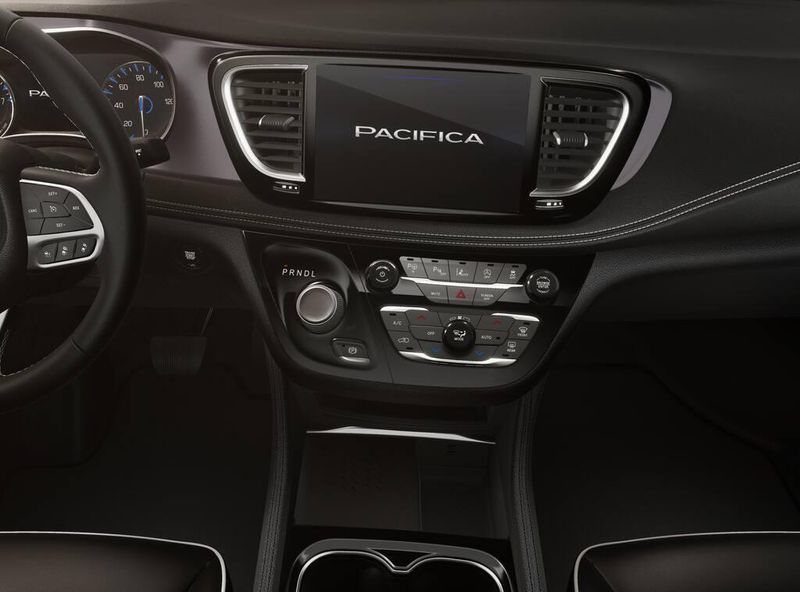 2026 Chrysler Pacifica Limited photo 3
