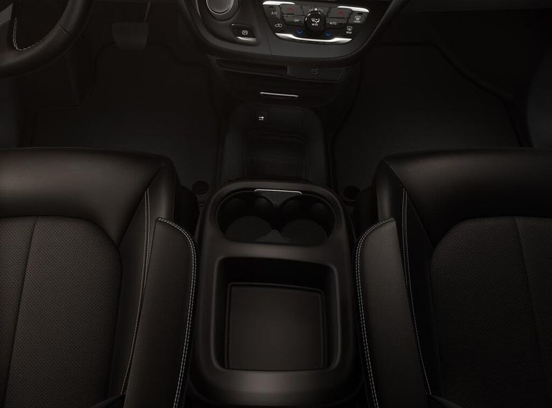 2026 Chrysler Pacifica photo 3