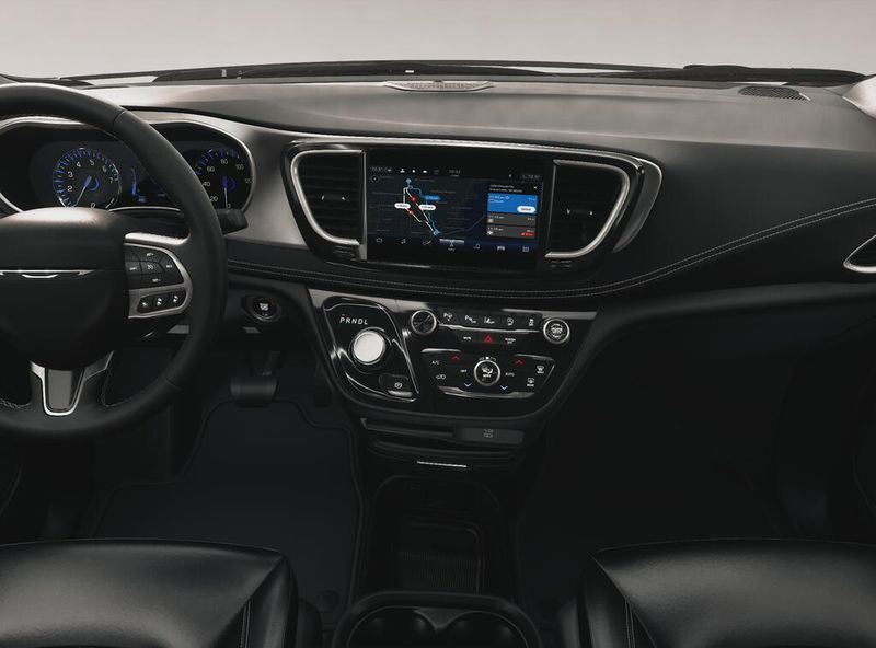 New 2027 Chrysler Pacifica SelectImage 6
