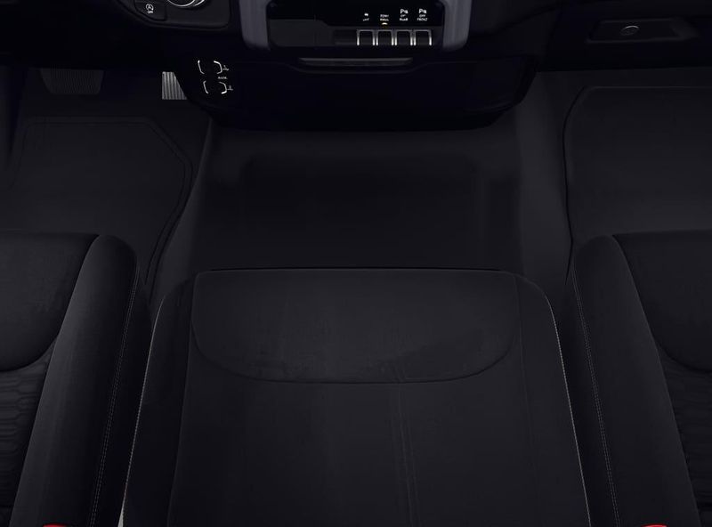 New 2027 RAM 1500 Express Crew Cab 4x2 5