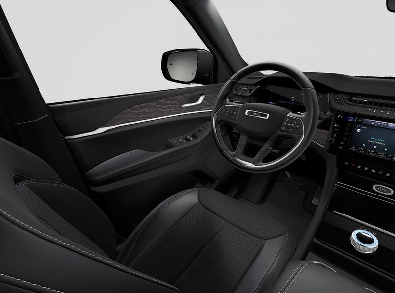 New 2027 Jeep Grand Cherokee L Laredo Altitude 4x2Image 8
