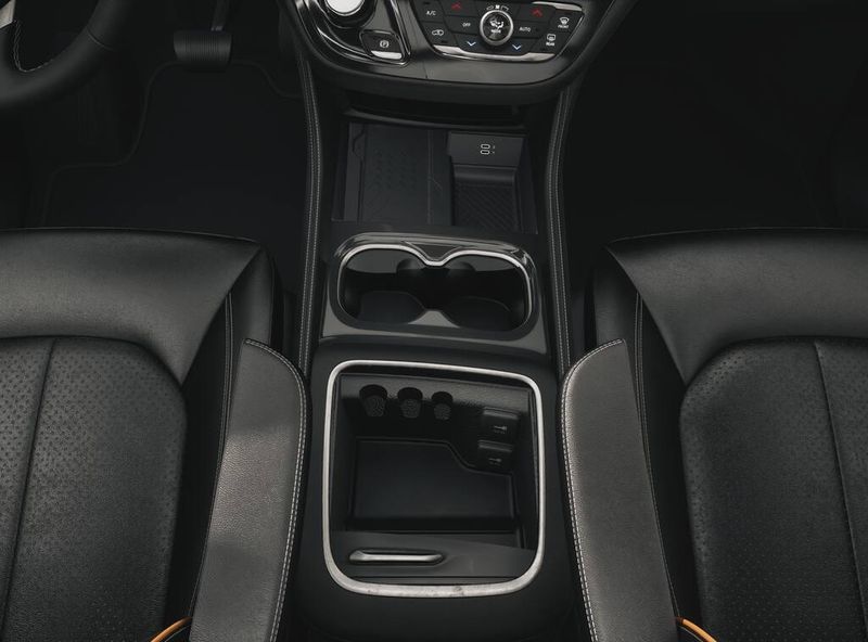 New 2027 Chrysler Pacifica Limited AwdImage 4
