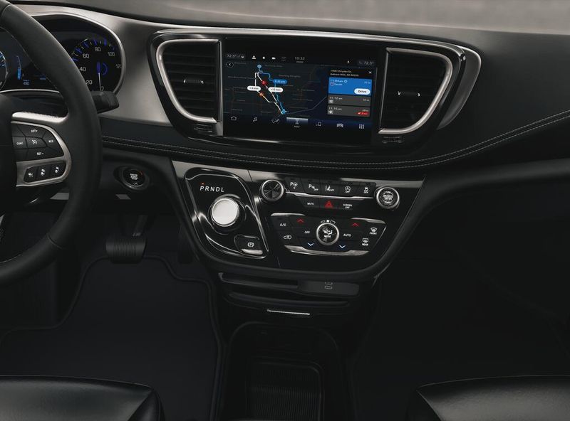 New 2027 Chrysler Pacifica SelectImage 5