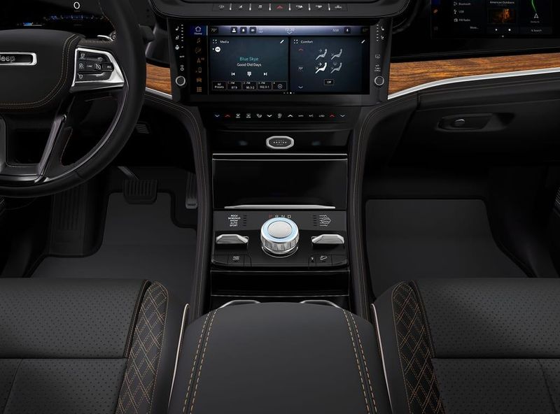 New 2027 Jeep Grand Cherokee L Summit 4x4Image 5