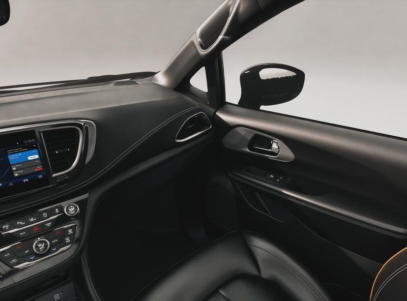 New 2027 Chrysler Pacifica Limited Awd
