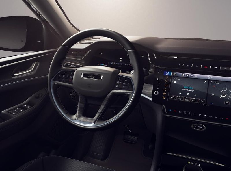 New 2026 Jeep Grand Cherokee L Laredo Altitude 4x2