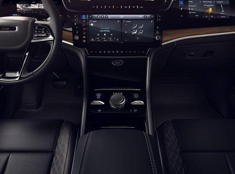 New 2026 Jeep Grand Cherokee L Summit 4x4Image 5