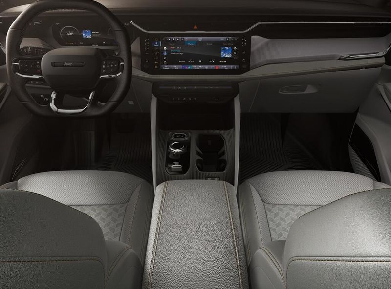 New 2026 Jeep Cherokee Overland 4x4Image 5