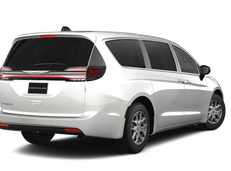 2025 Chrysler Pacifica SelectImage 2