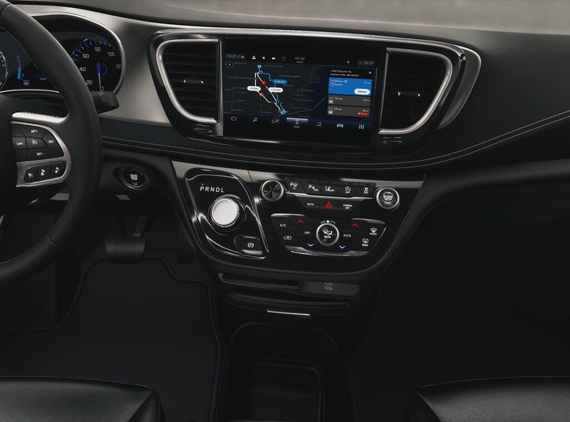New 2027 Chrysler Pacifica SelectImage 5