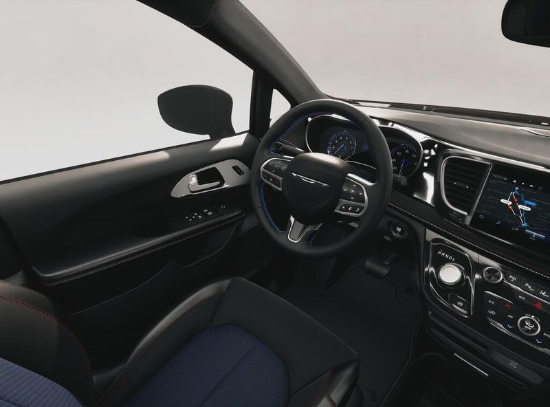 New 2027 Chrysler Pacifica SelectImage 8
