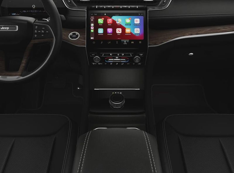 2025 Jeep Grand Cherokee Limited photo 3