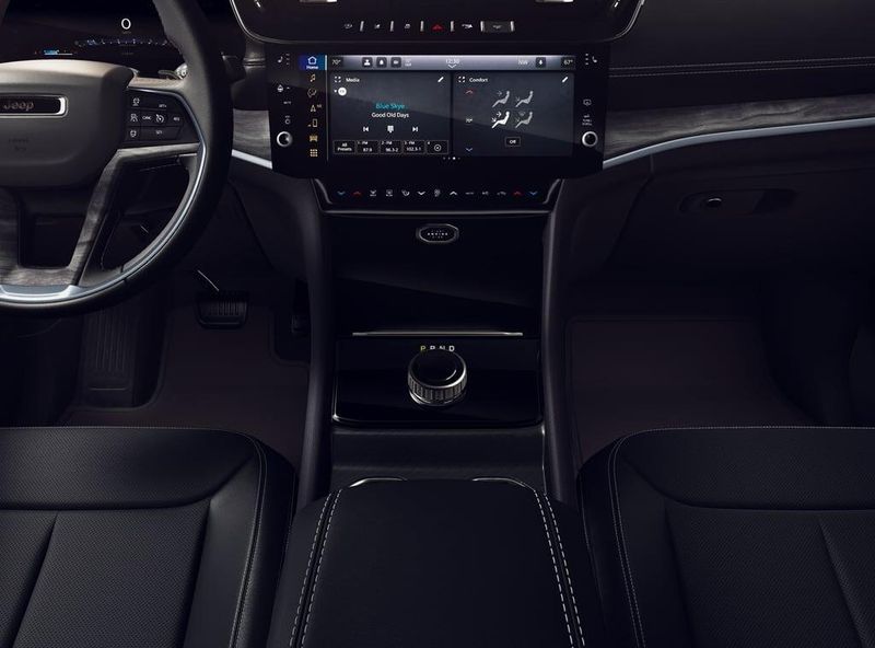 New 2026 Jeep Grand Cherokee L Laredo Altitude 4x4