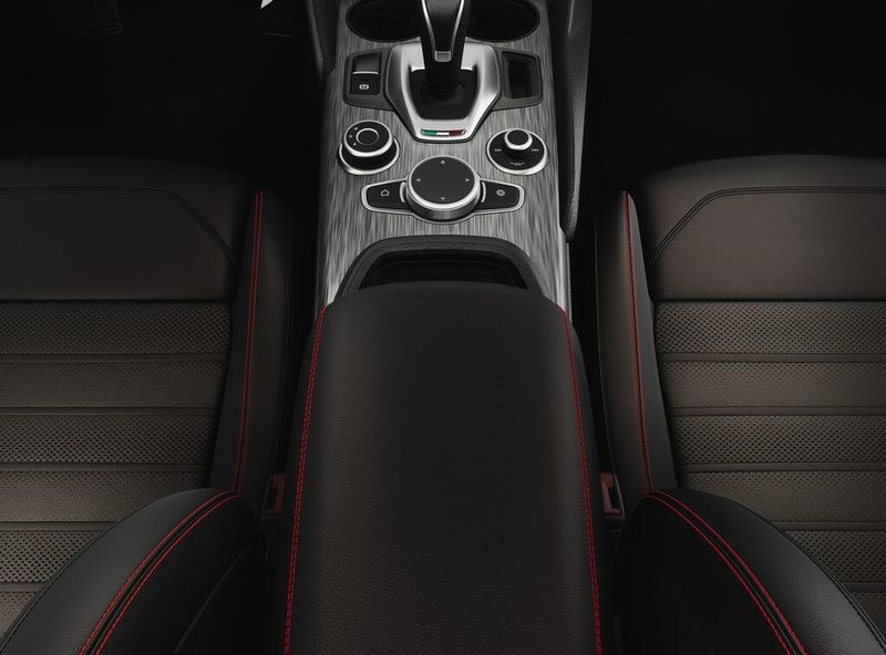 New 2025 Alfa Romeo Giulia Tributo Italiano AwdImage 4