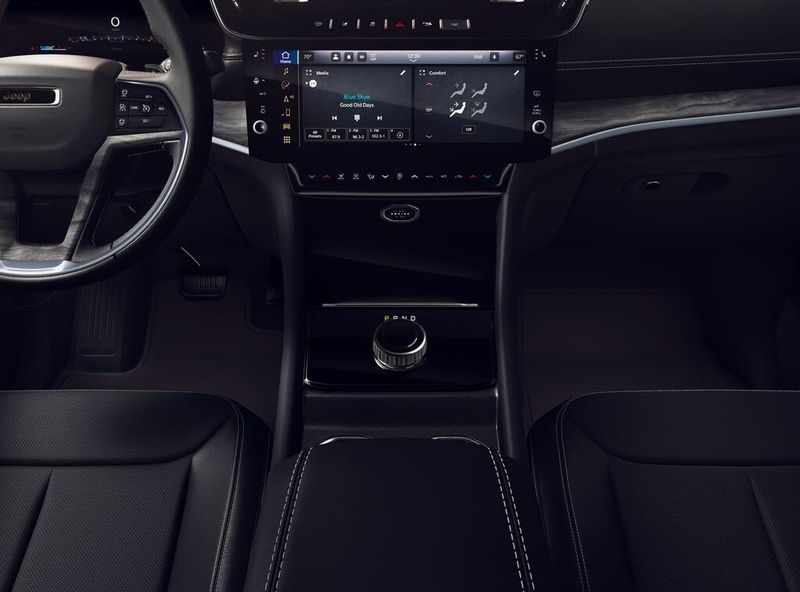 New 2026 Jeep Grand Cherokee L Laredo Altitude 4x4