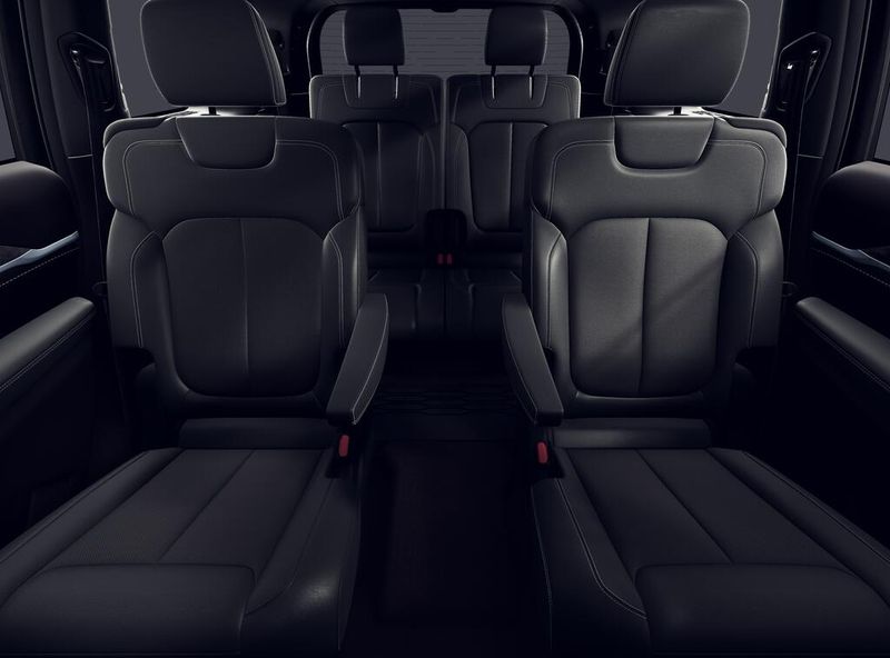 New 2026 Jeep Grand Cherokee L Limited Reserve 4x4Image 3