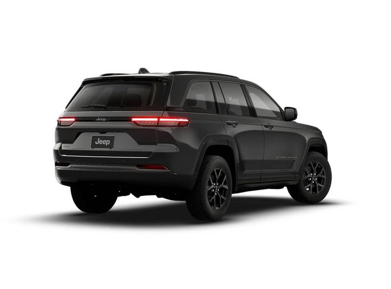New 2026 Jeep Grand Cherokee Laredo Altitude 4x4Image 2