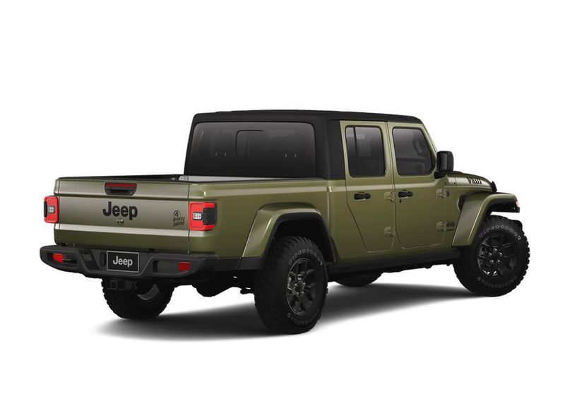 2025 Jeep Gladiator Willys photo 2