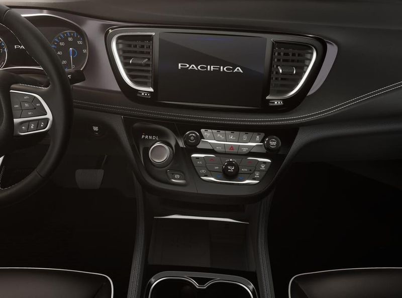 New 2026 Chrysler Pacifica Limited AwdImage 5