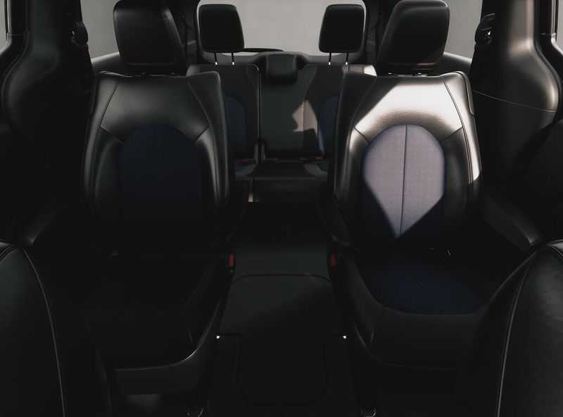 New 2027 Chrysler Pacifica SelectImage 3