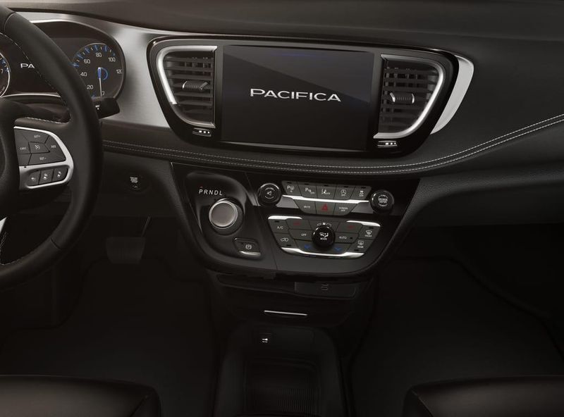2026 Chrysler Pacifica photo 4