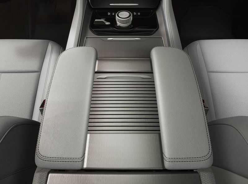 2026 Jeep Grand Wagoneer L 4x4Image 4