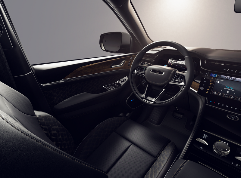 New 2026 Jeep Grand Cherokee L Summit 4x4Image 8