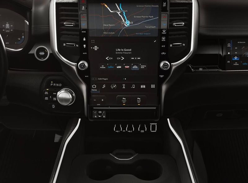 2026 RAM 1500 Laramie Crew Cab 4x4 5'7' Box