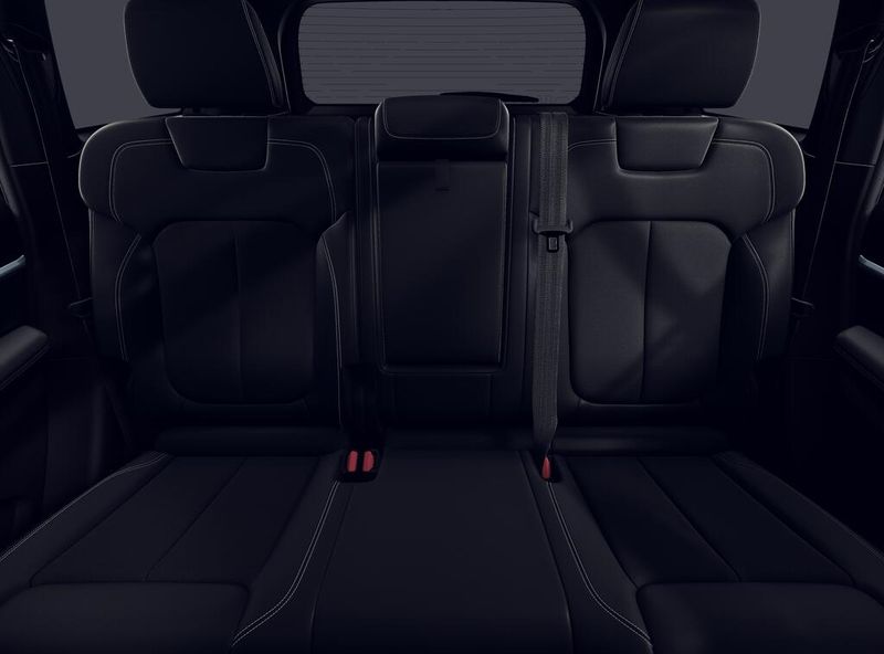 New 2026 Jeep Grand Cherokee Laredo Altitude 4x2