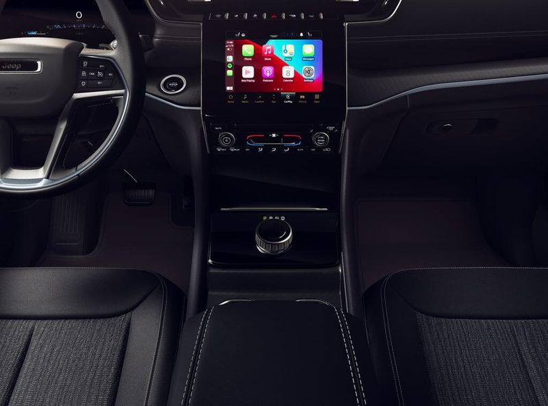 New 2026 Jeep Grand Cherokee L Laredo 4x2