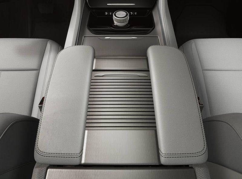 2026 Jeep Grand Wagoneer 4x2