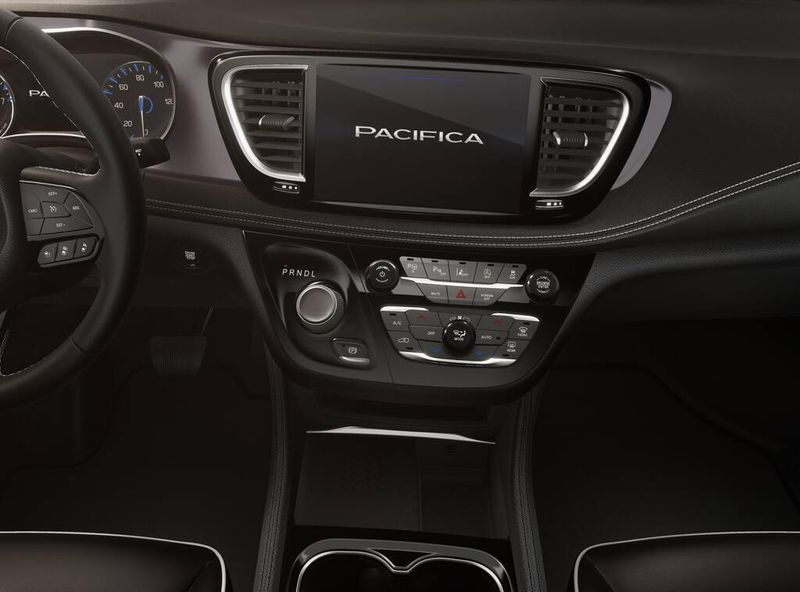 2026 Chrysler Pacifica Limited photo 3