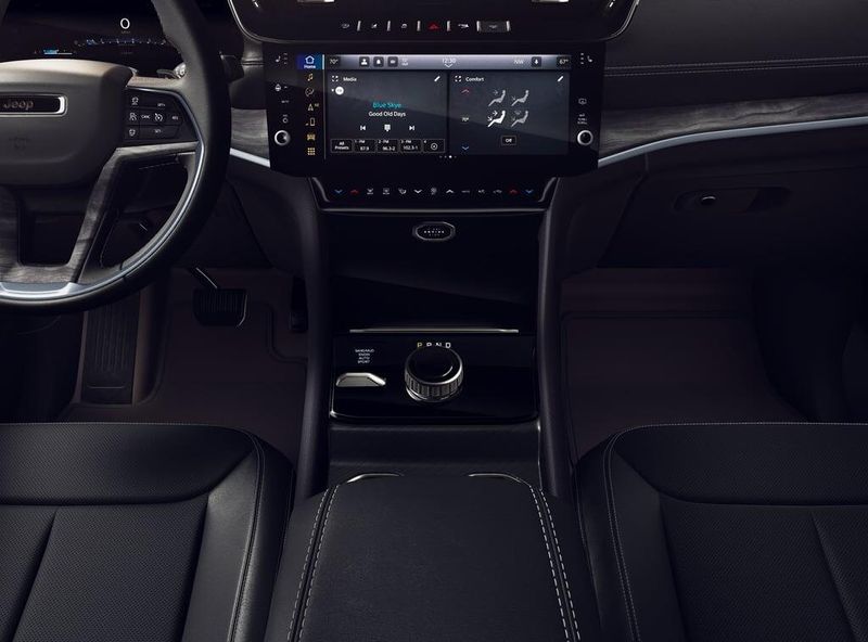 New 2026 Jeep Grand Cherokee L Laredo Altitude 4x4
