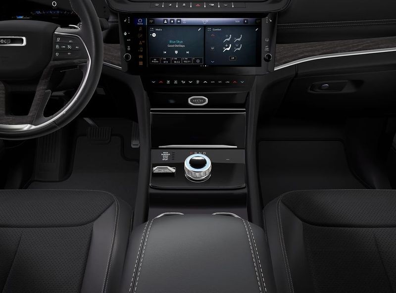 New 2027 Jeep Grand Cherokee Laredo Altitude 4x4Image 5