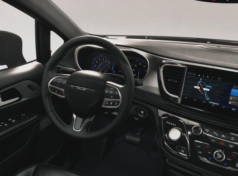 New 2027 Chrysler Pacifica SelectImage 9