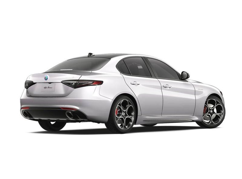 2025 Alfa Romeo Giulia AwdImage 2