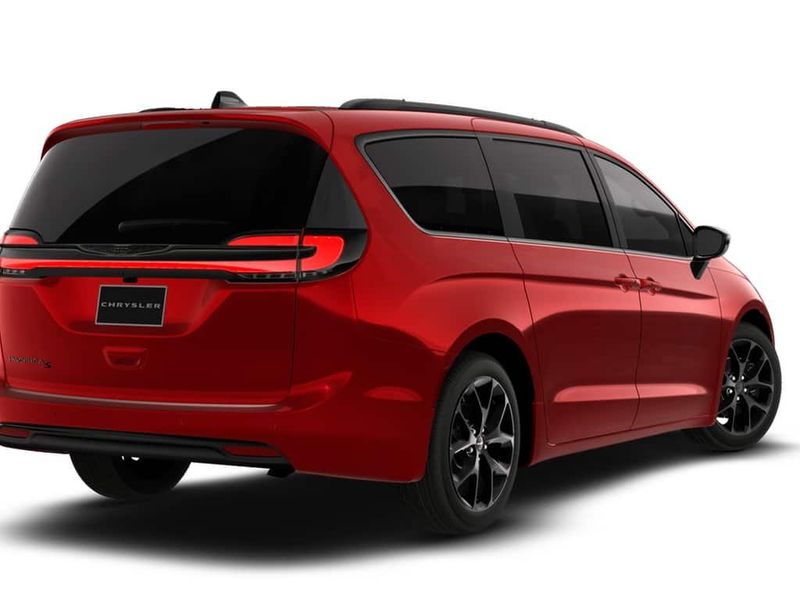 2026 Chrysler Pacifica photo 2