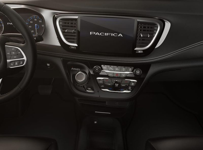 2026 Chrysler Pacifica photo 5